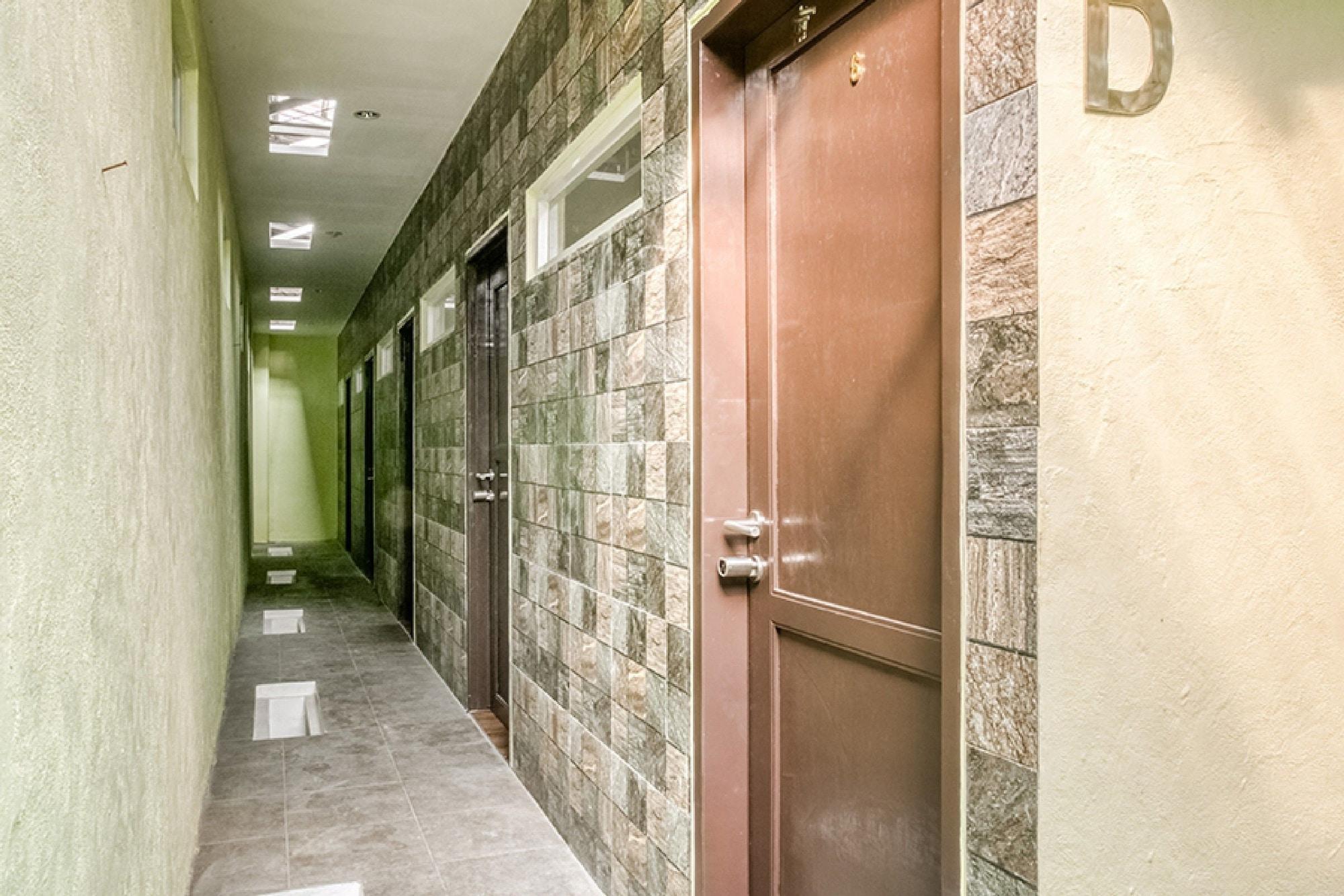 Hotel Reddoorz @ Panglima Polim 2 Giacarta Esterno foto